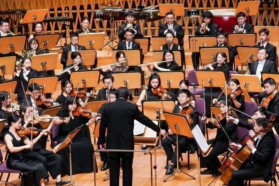 “潮涌長江·回聲交響”長三角高校學生交響樂團隊展演暨上海學生交響樂聯盟高校專場演出舉行